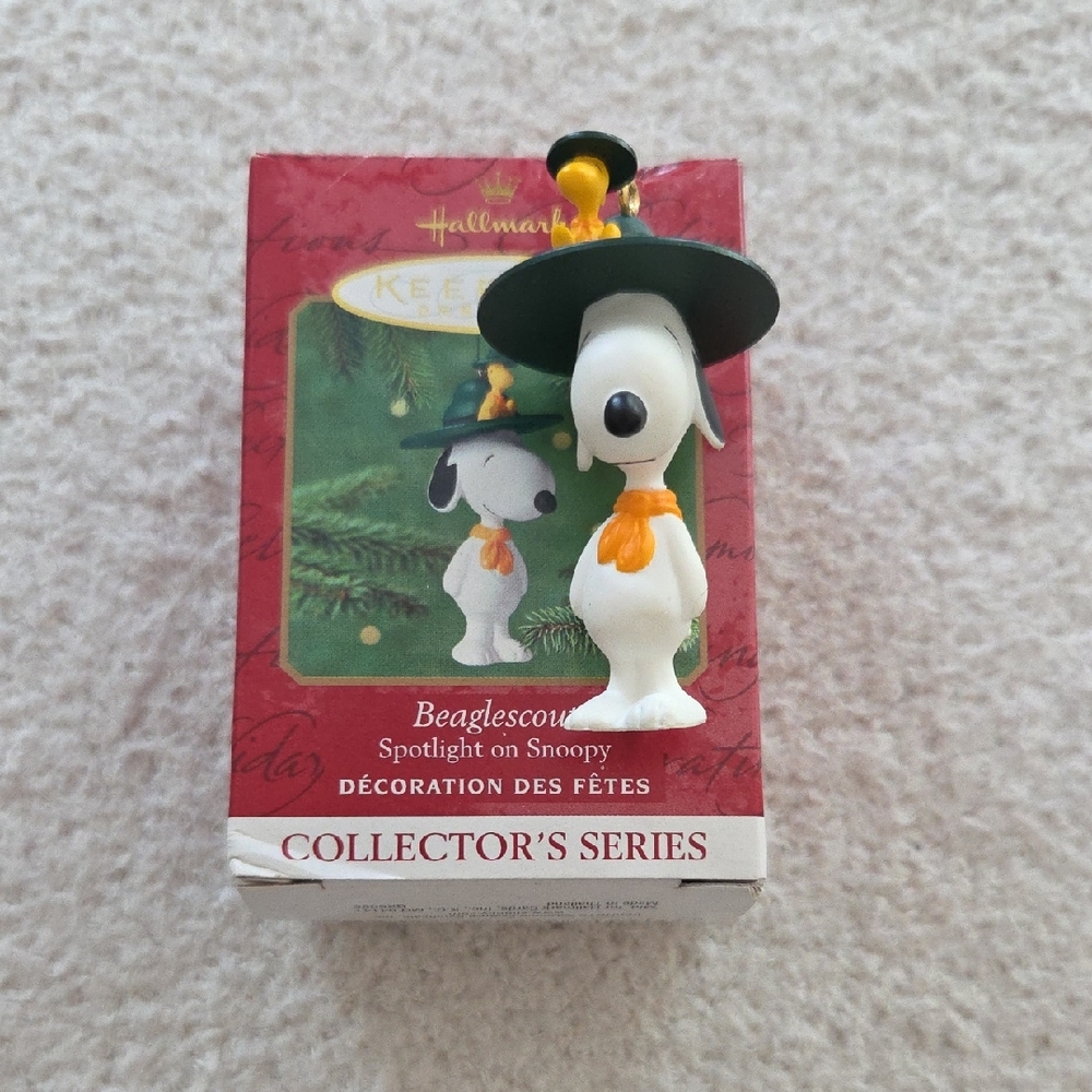 Hallmark Keepsake Spotlight On Snoopy - Beaglescout - 2001